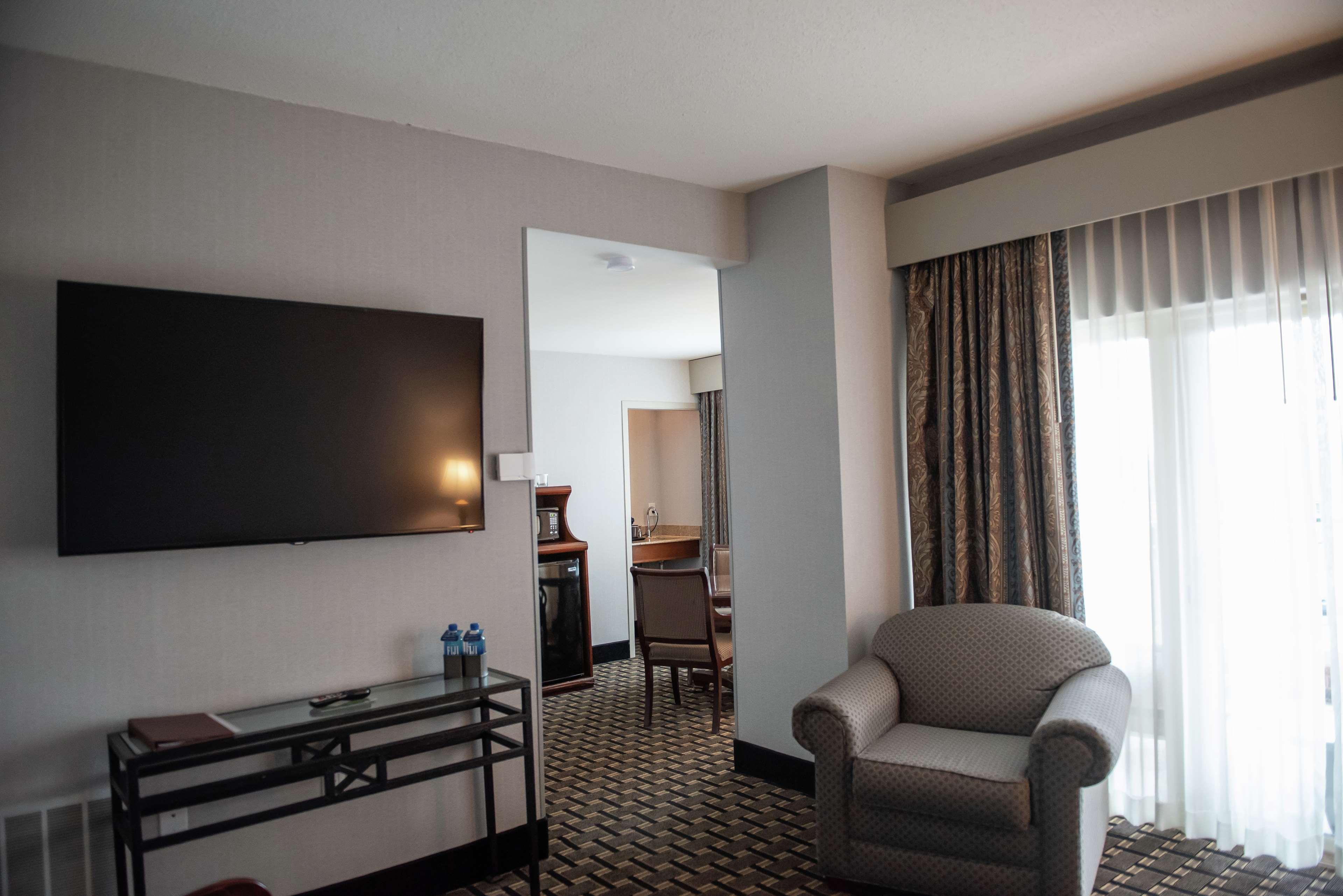 Inn At The Colonnade Baltimore - A Doubletree By Hilton Hotel Exterior photo