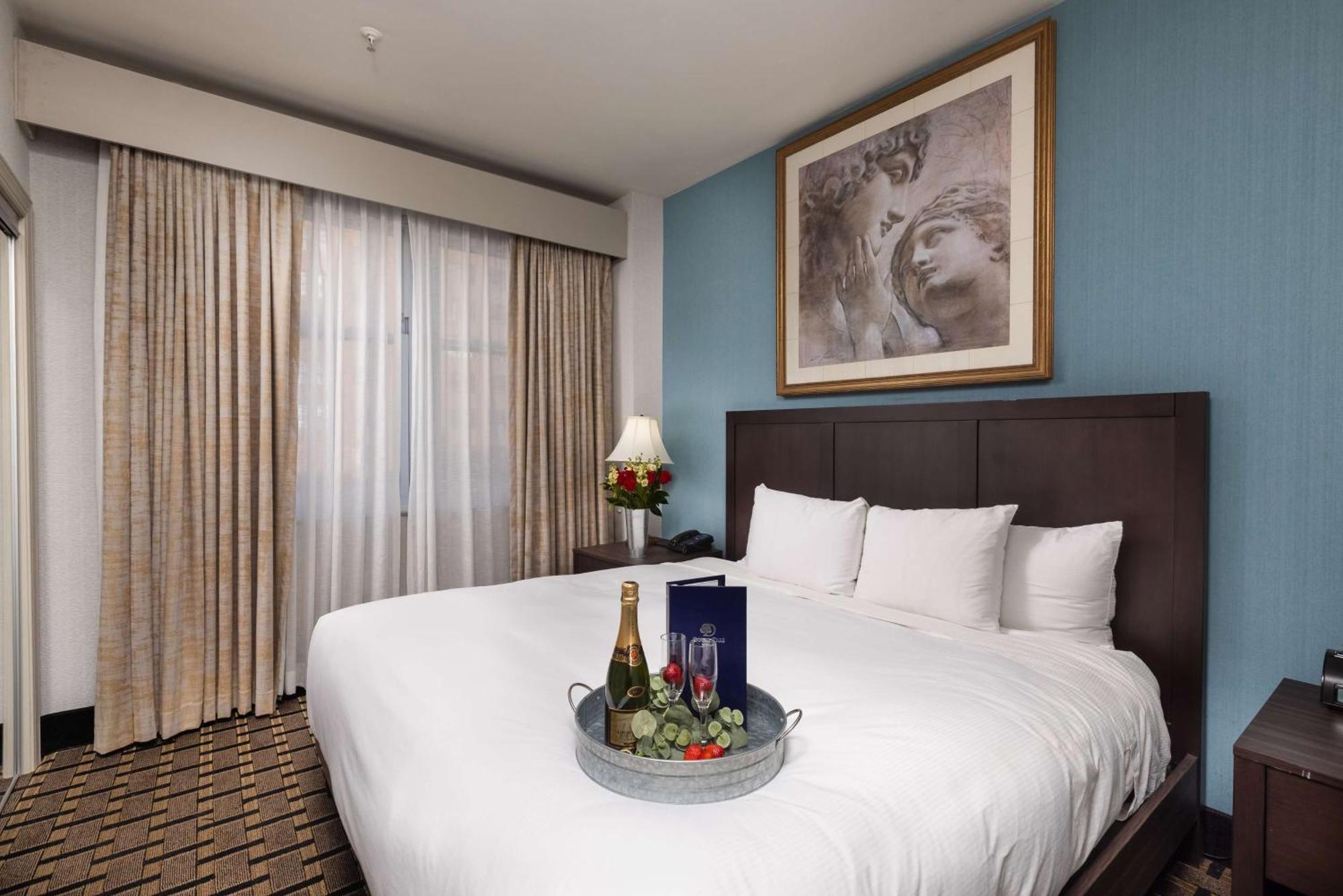 Inn At The Colonnade Baltimore - A Doubletree By Hilton Hotel Exterior photo
